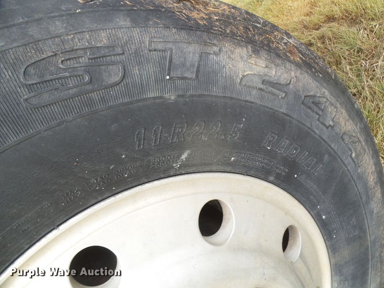 image for item DI5677 1995 International 9400  semi truck