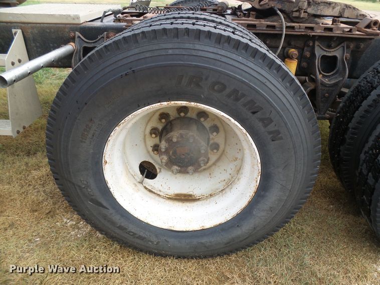 image for item DI5677 1995 International 9400  semi truck