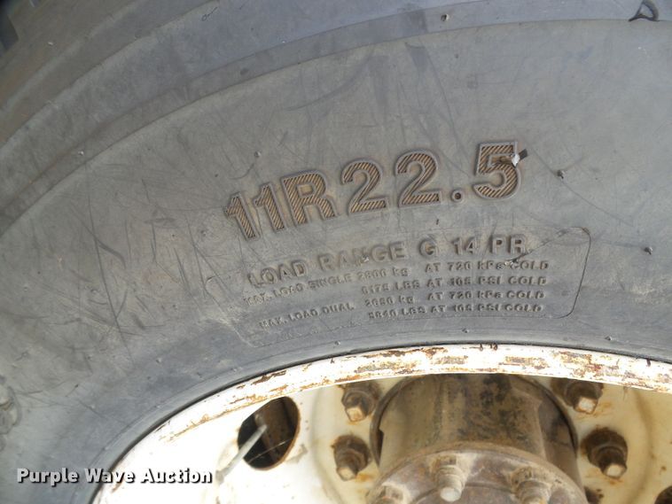 image for item DI5677 1995 International 9400  semi truck