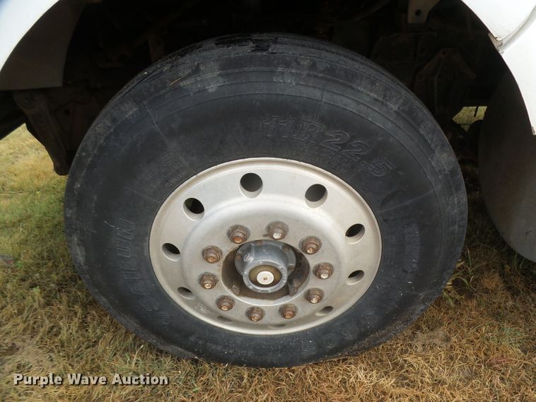 image for item DI5677 1995 International 9400  semi truck