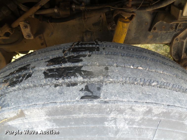 image for item DI5677 1995 International 9400  semi truck