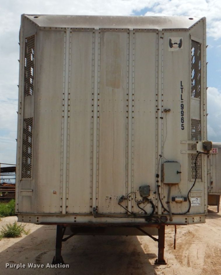 image for item DJ0784 2000 Barrett 00L11965  livestock trailer