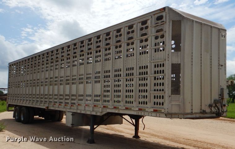 image for item DJ0784 2000 Barrett 00L11965  livestock trailer