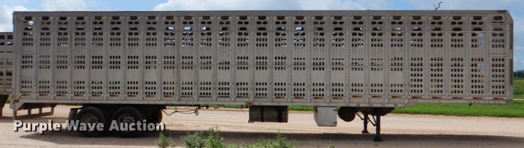 image for item DJ0784 2000 Barrett 00L11965  livestock trailer