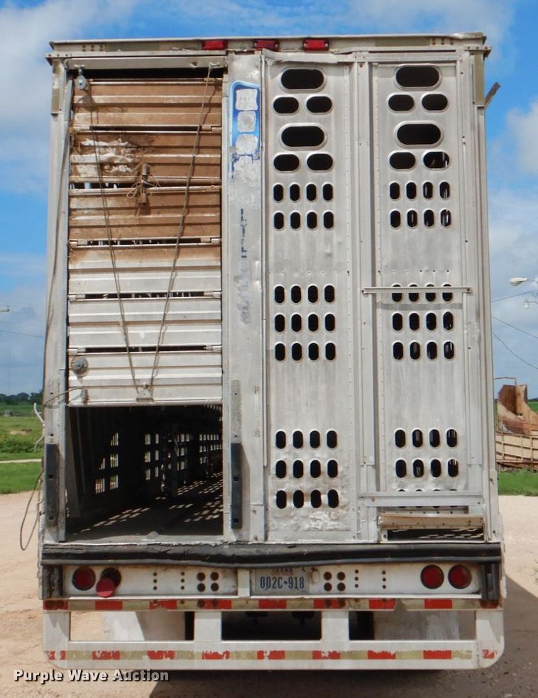 image for item DJ0784 2000 Barrett 00L11965  livestock trailer