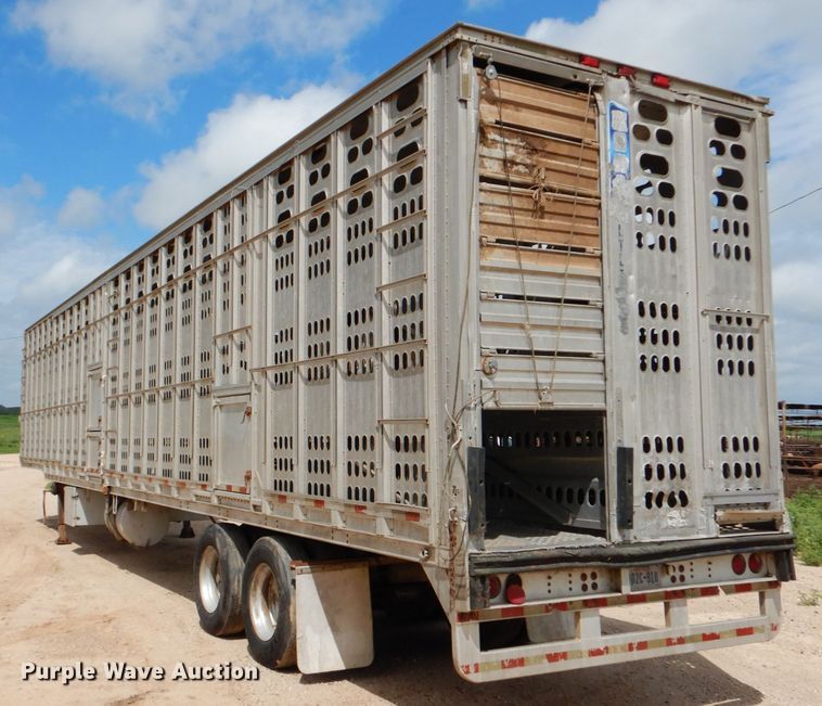 image for item DJ0784 2000 Barrett 00L11965  livestock trailer
