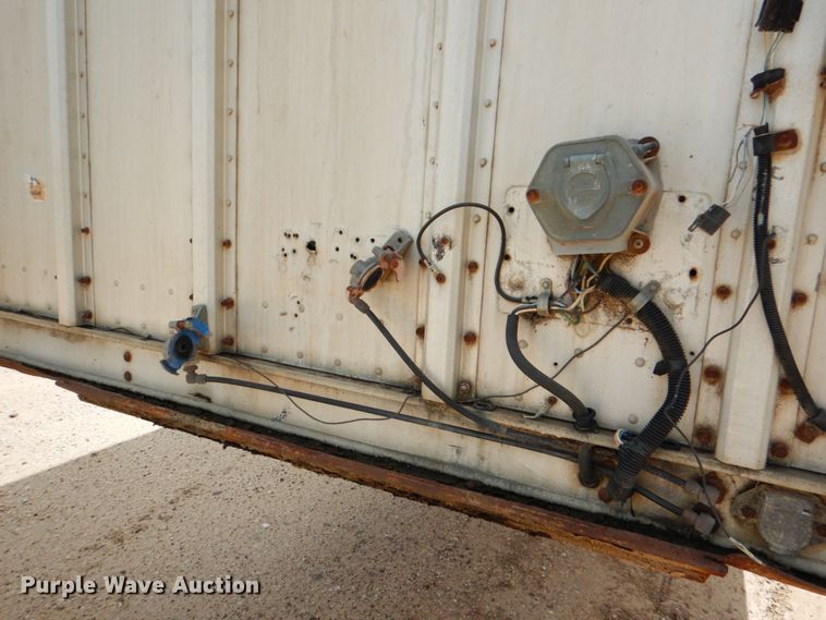 image for item DJ0784 2000 Barrett 00L11965  livestock trailer