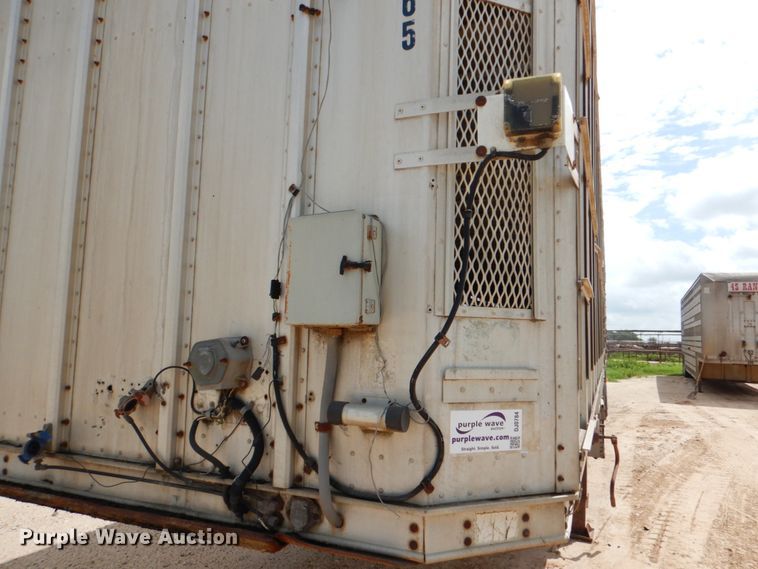 image for item DJ0784 2000 Barrett 00L11965  livestock trailer