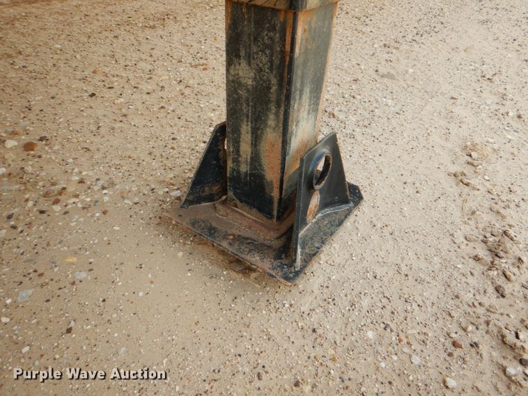 image for item DJ0784 2000 Barrett 00L11965  livestock trailer