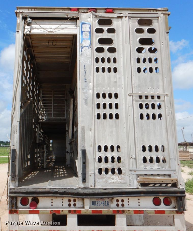 image for item DJ0784 2000 Barrett 00L11965  livestock trailer