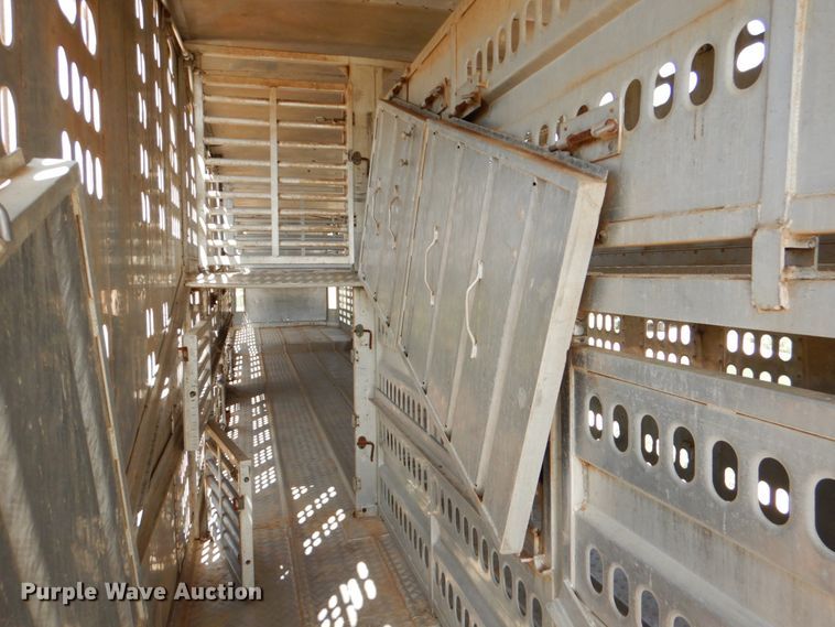 image for item DJ0784 2000 Barrett 00L11965  livestock trailer