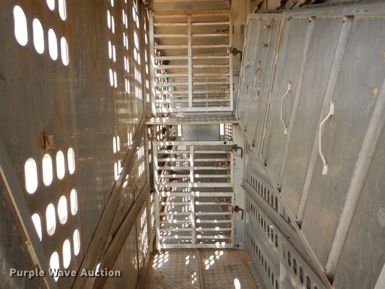 image for item DJ0784 2000 Barrett 00L11965  livestock trailer