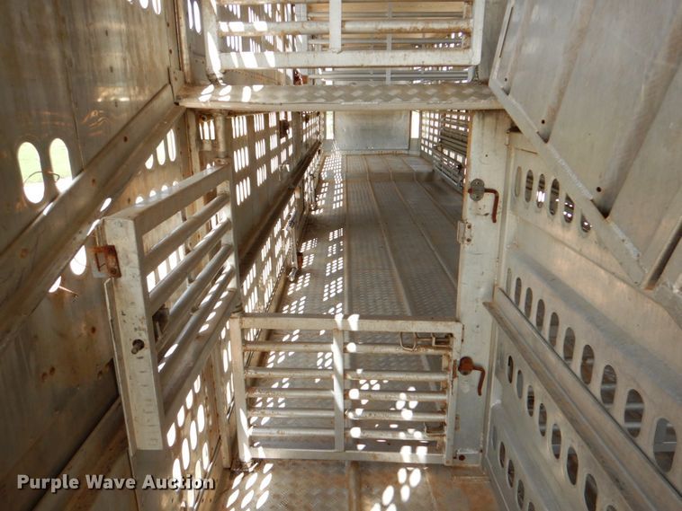 image for item DJ0784 2000 Barrett 00L11965  livestock trailer