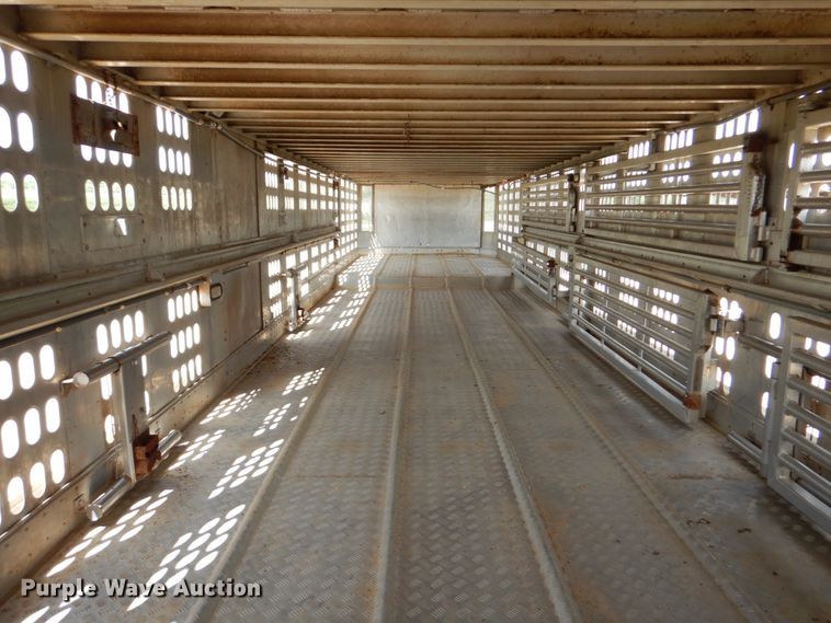 image for item DJ0784 2000 Barrett 00L11965  livestock trailer