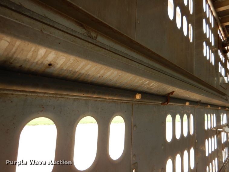 image for item DJ0784 2000 Barrett 00L11965  livestock trailer