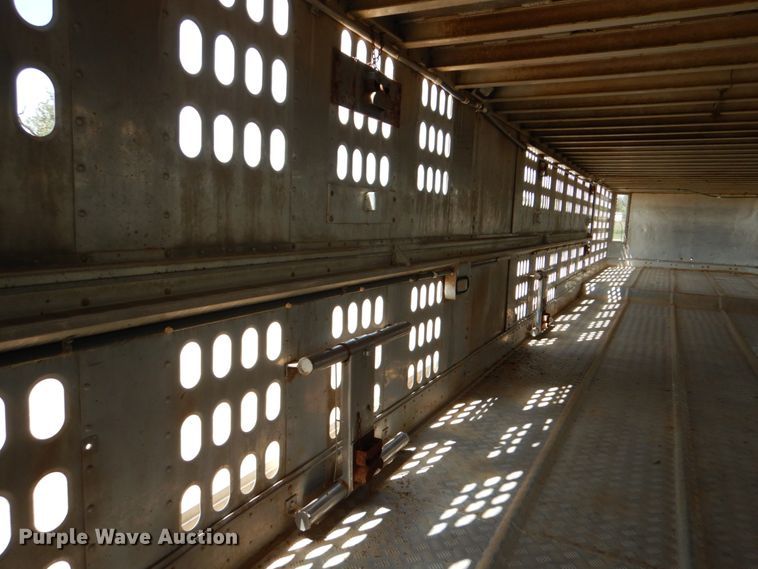 image for item DJ0784 2000 Barrett 00L11965  livestock trailer