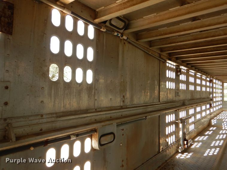 image for item DJ0784 2000 Barrett 00L11965  livestock trailer