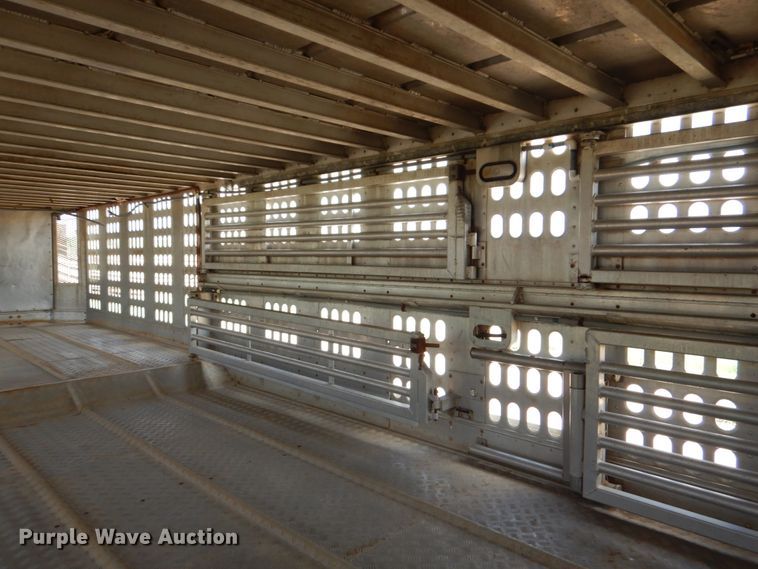 image for item DJ0784 2000 Barrett 00L11965  livestock trailer