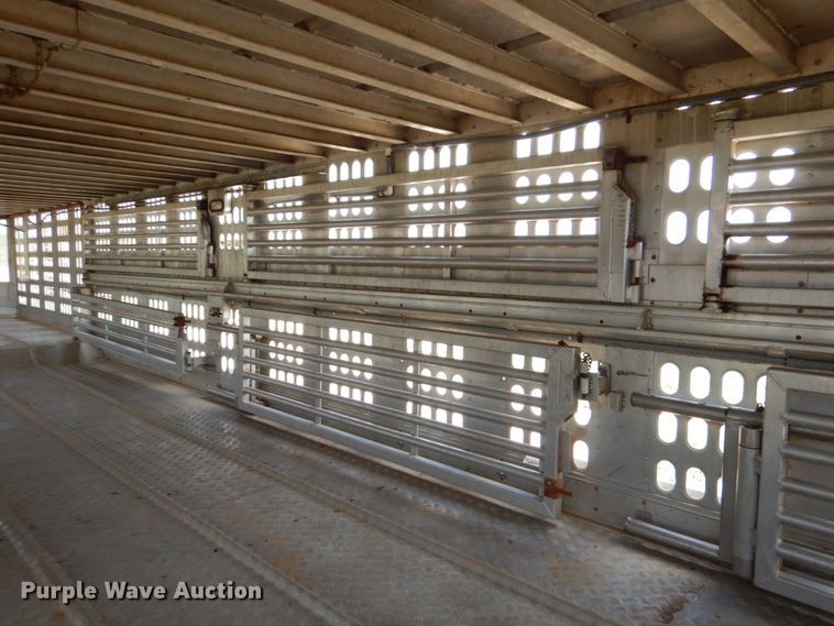 image for item DJ0784 2000 Barrett 00L11965  livestock trailer