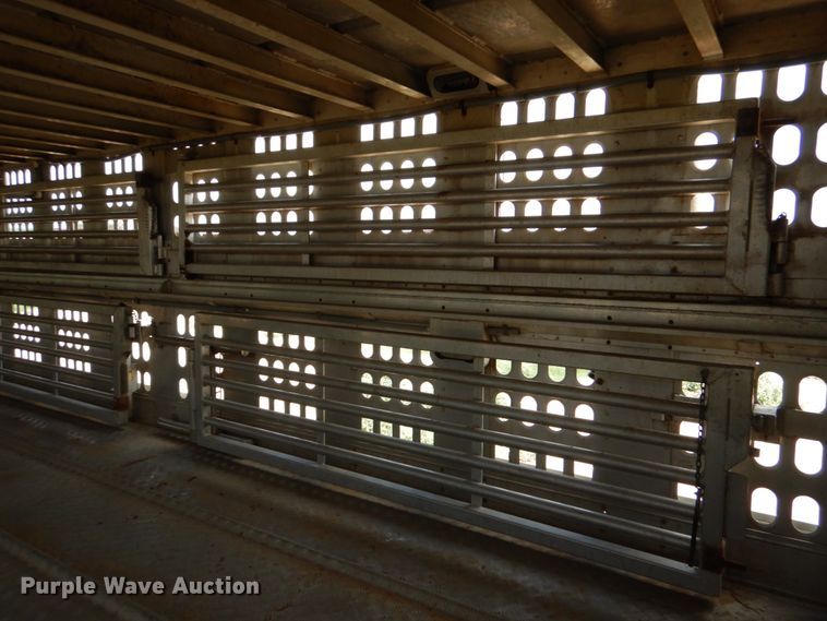 image for item DJ0784 2000 Barrett 00L11965  livestock trailer