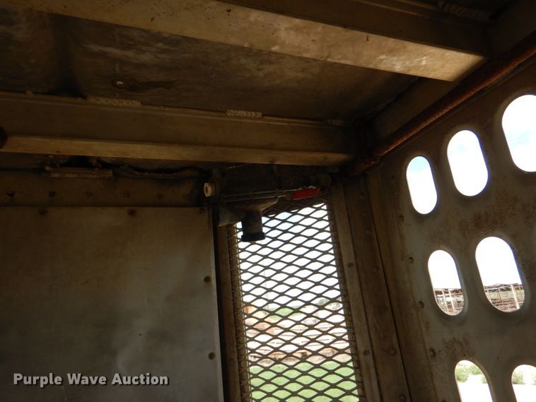 image for item DJ0784 2000 Barrett 00L11965  livestock trailer