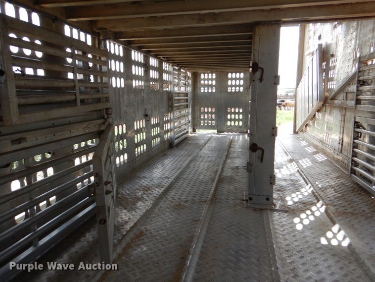 image for item DJ0784 2000 Barrett 00L11965  livestock trailer