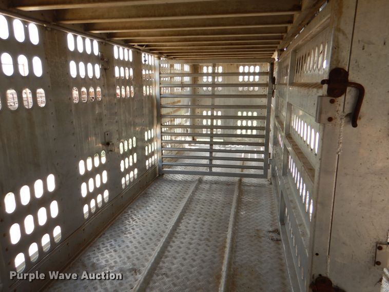 image for item DJ0784 2000 Barrett 00L11965  livestock trailer