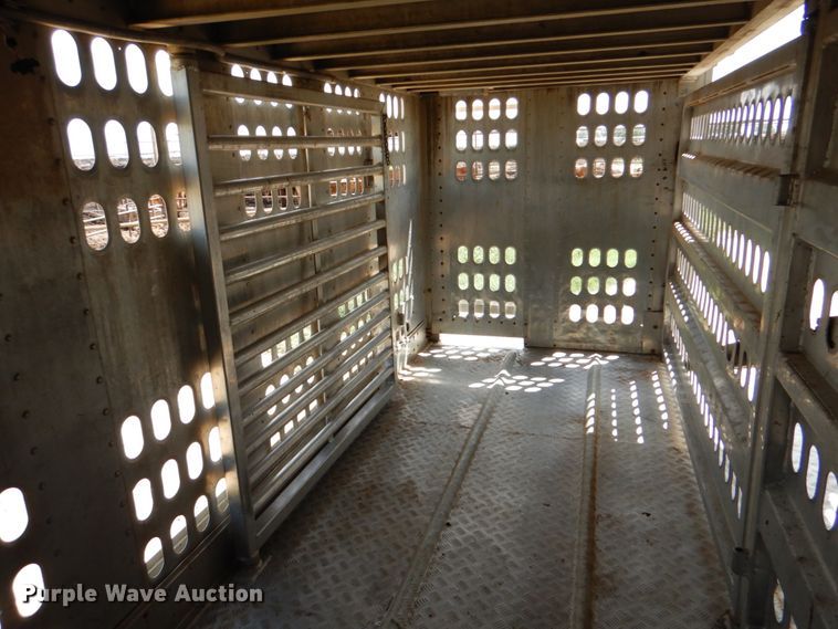 image for item DJ0784 2000 Barrett 00L11965  livestock trailer