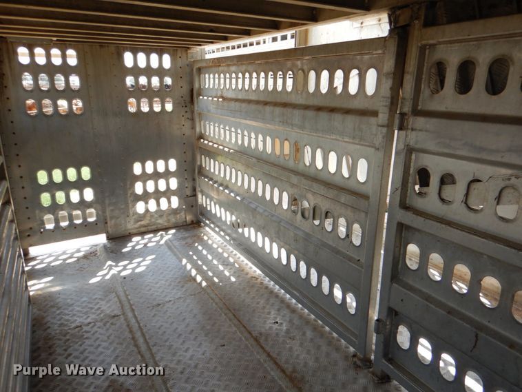 image for item DJ0784 2000 Barrett 00L11965  livestock trailer