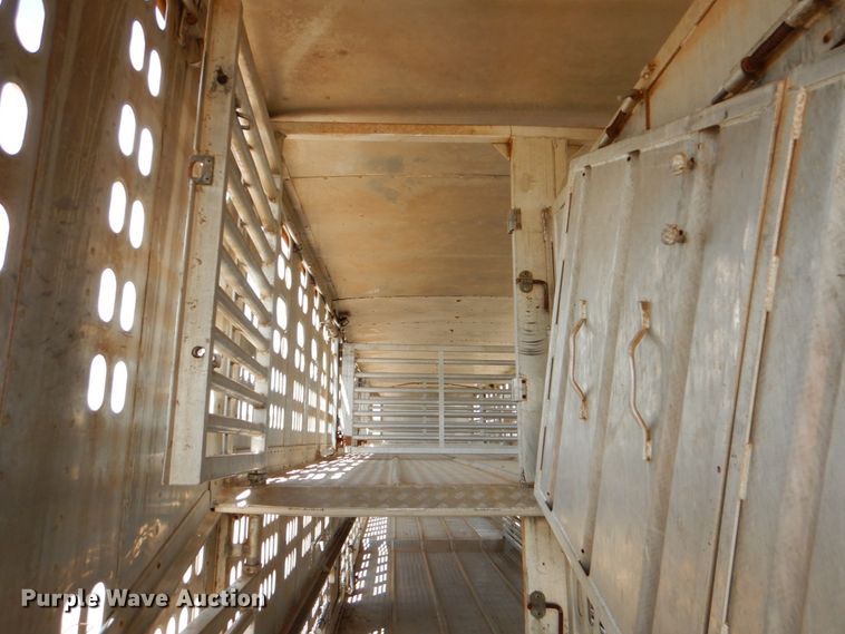 image for item DJ0784 2000 Barrett 00L11965  livestock trailer