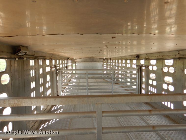 image for item DJ0784 2000 Barrett 00L11965  livestock trailer