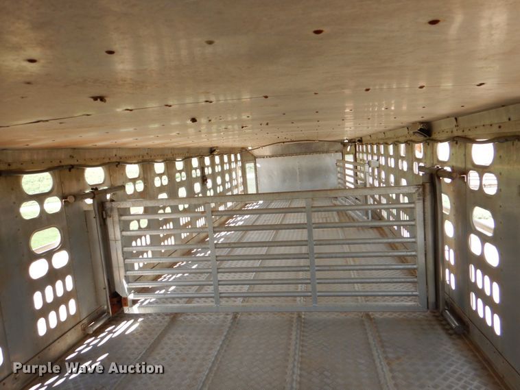 image for item DJ0784 2000 Barrett 00L11965  livestock trailer