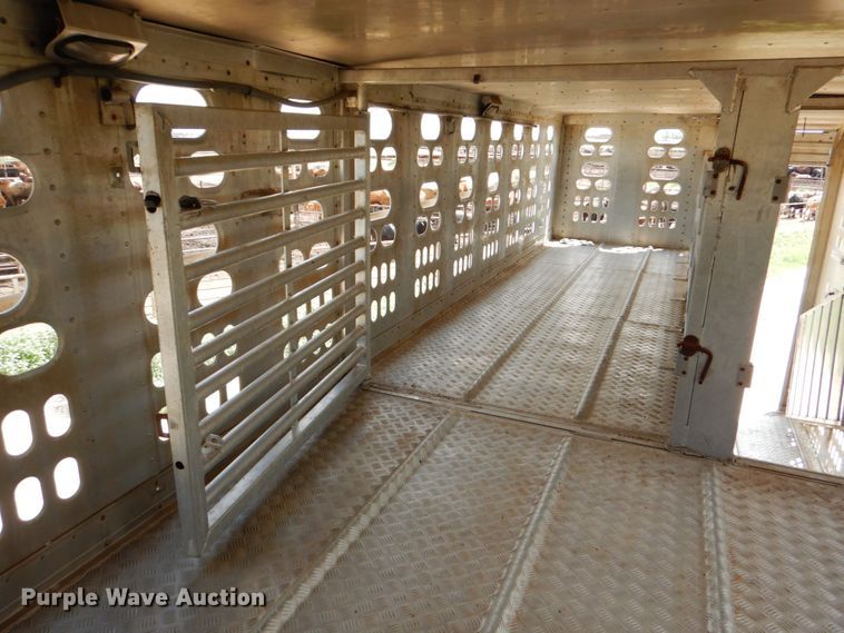 image for item DJ0784 2000 Barrett 00L11965  livestock trailer