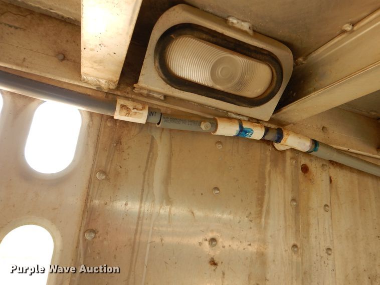 image for item DJ0784 2000 Barrett 00L11965  livestock trailer