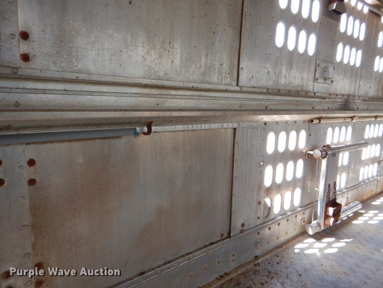 image for item DJ0784 2000 Barrett 00L11965  livestock trailer