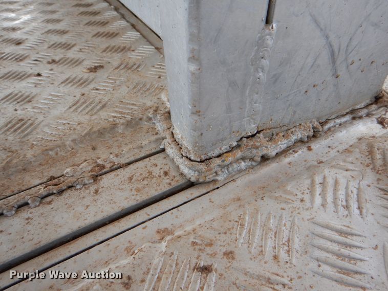 image for item DJ0784 2000 Barrett 00L11965  livestock trailer