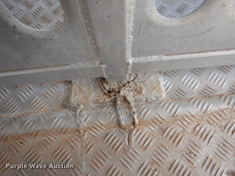 image for item DJ0784 2000 Barrett 00L11965  livestock trailer