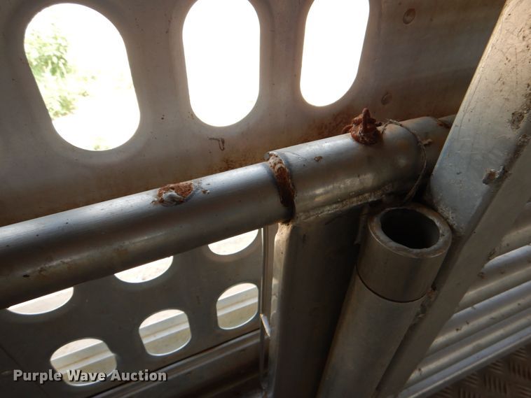 image for item DJ0784 2000 Barrett 00L11965  livestock trailer