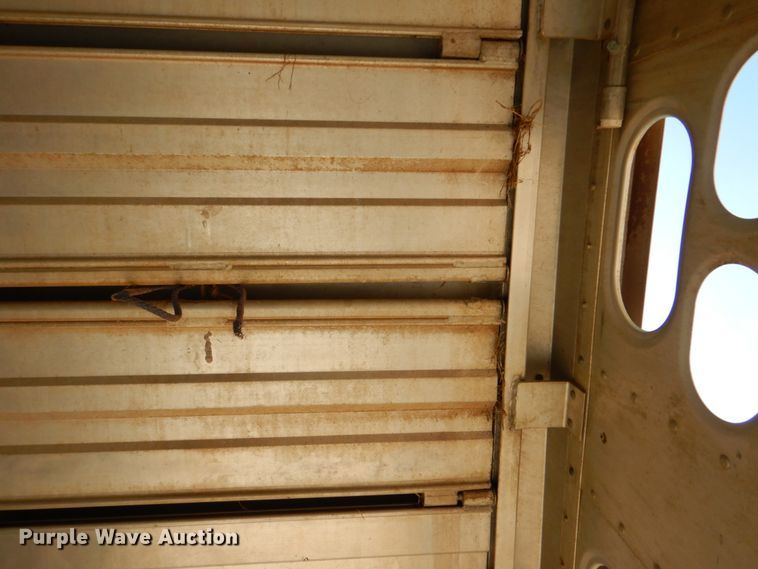 image for item DJ0784 2000 Barrett 00L11965  livestock trailer