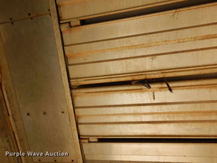 image for item DJ0784 2000 Barrett 00L11965  livestock trailer