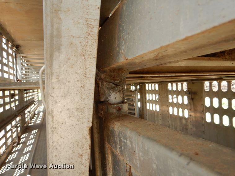 image for item DJ0784 2000 Barrett 00L11965  livestock trailer