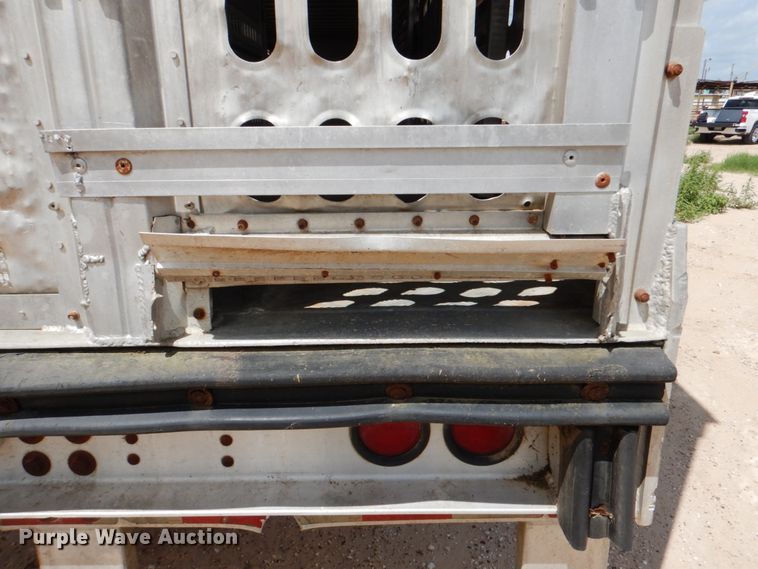 image for item DJ0784 2000 Barrett 00L11965  livestock trailer