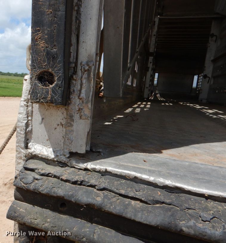 image for item DJ0784 2000 Barrett 00L11965  livestock trailer