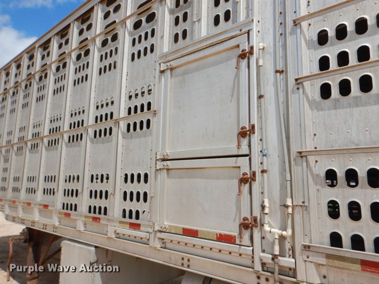 image for item DJ0784 2000 Barrett 00L11965  livestock trailer