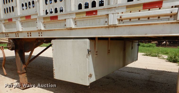 image for item DJ0784 2000 Barrett 00L11965  livestock trailer