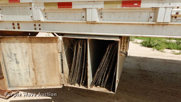 image for item DJ0784 2000 Barrett 00L11965  livestock trailer