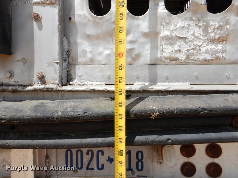 image for item DJ0784 2000 Barrett 00L11965  livestock trailer