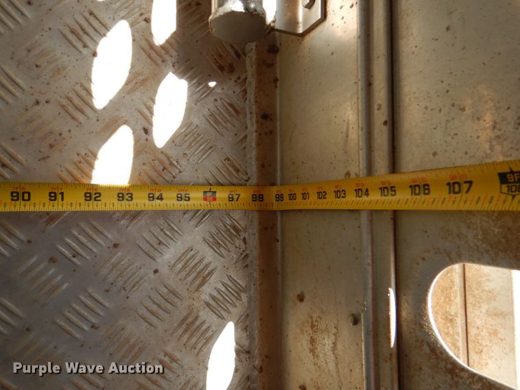 image for item DJ0784 2000 Barrett 00L11965  livestock trailer