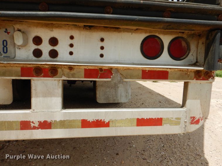 image for item DJ0784 2000 Barrett 00L11965  livestock trailer