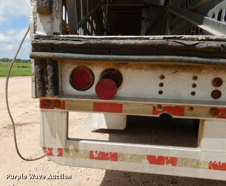 image for item DJ0784 2000 Barrett 00L11965  livestock trailer